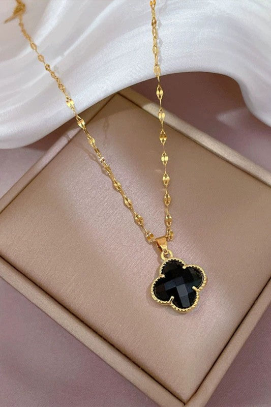 Pendant necklace gold